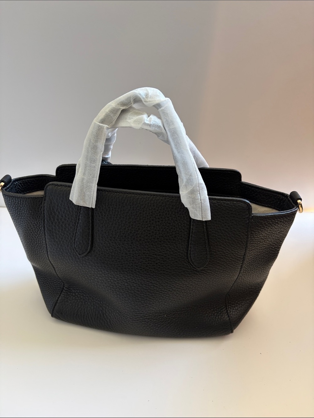 Gucci Black Pebbled Leather Tote with Gold Logo - Picture 2 of 4